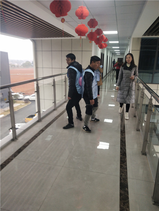 年會(huì)活動(dòng)傳氣球.jpg